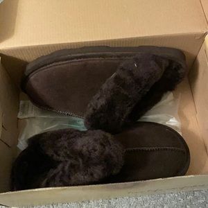 Brown bear paw slippers